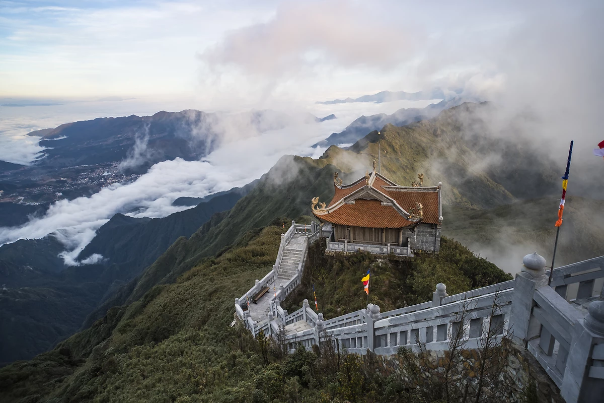 Temple bouddhiste sur le mont Fansipan, Province de Lao Cai, Viêtnam