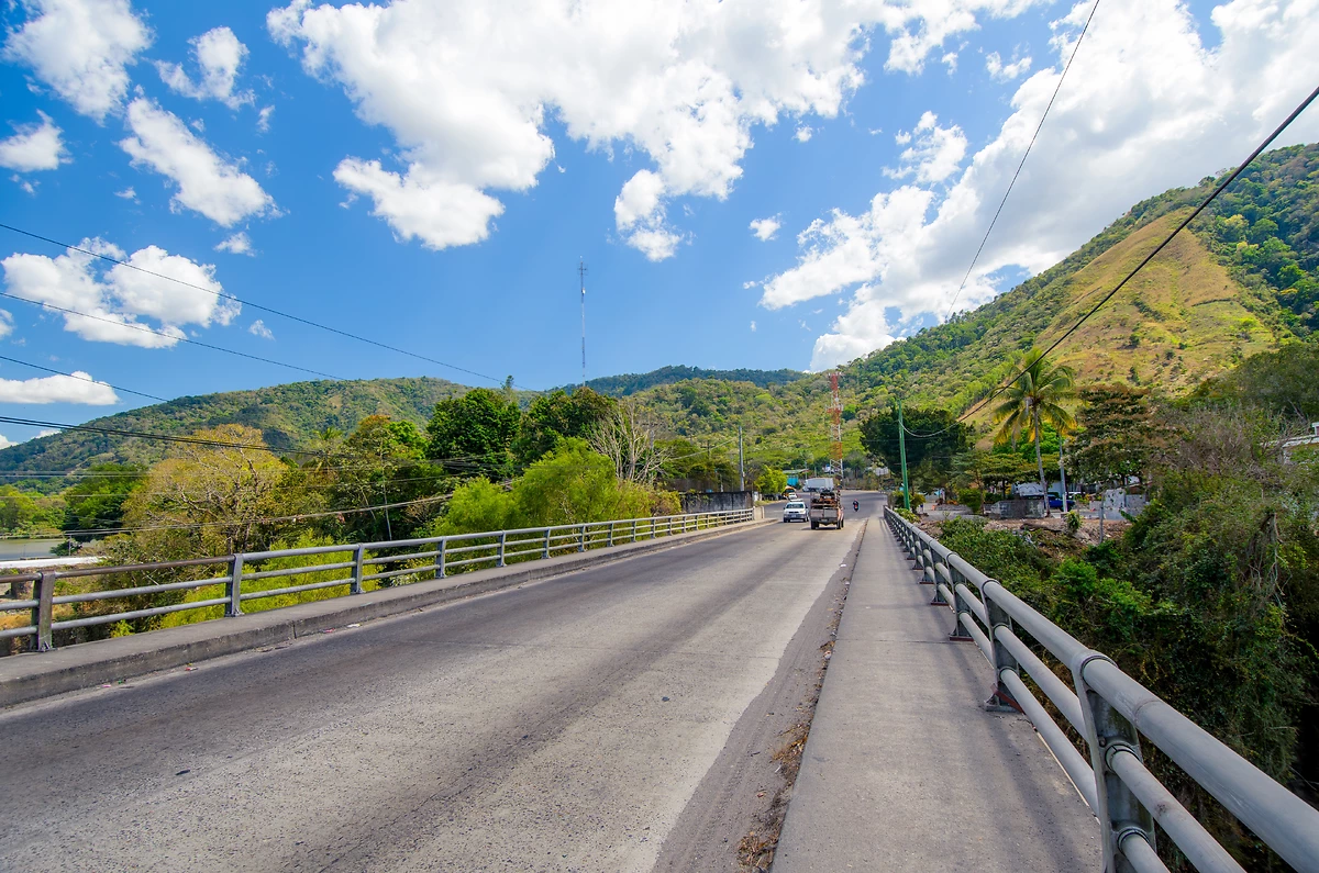 Vue depuis un pont de la CA1 Guatemala highway