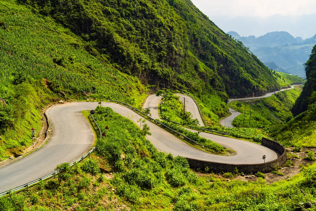 Route sinuese à Ha Giang, Vietnam