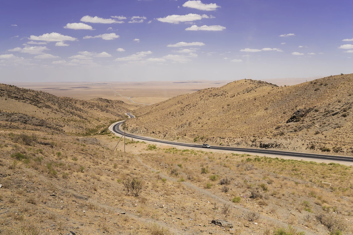 Route entre Boukhara et le lac Aydar, Désert de Kizilkum, Ouzbékistan