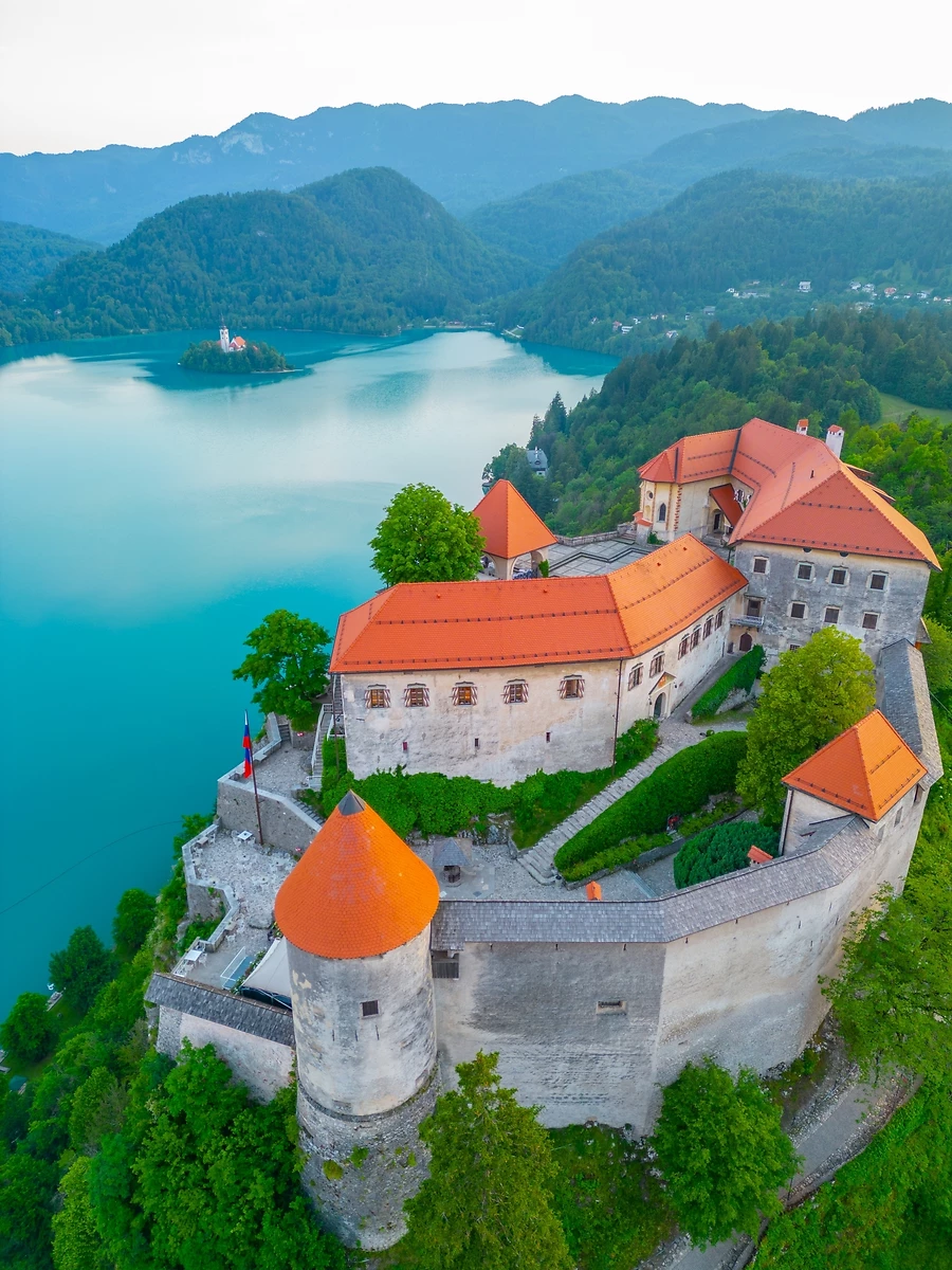 Château de Bled surplombant le lac de Bled, Slovénie