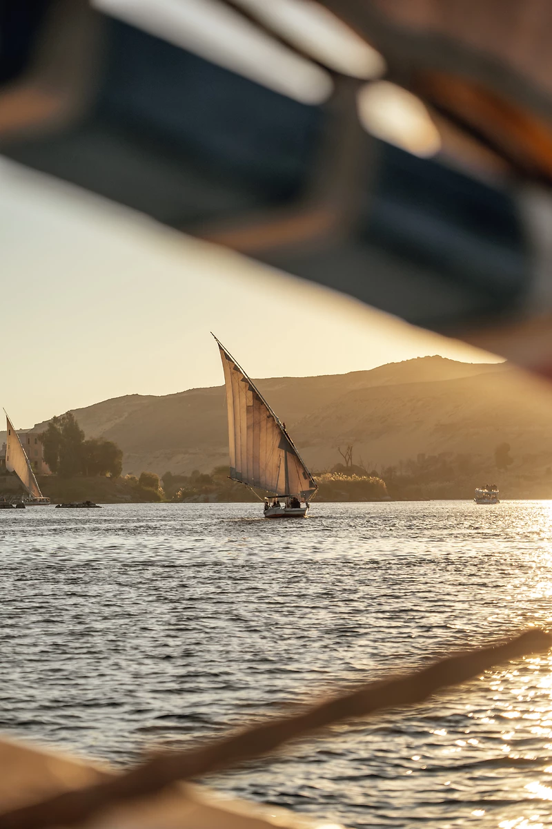 Felouque égyptienne sur le Nil au coucher du soleil, Egypte