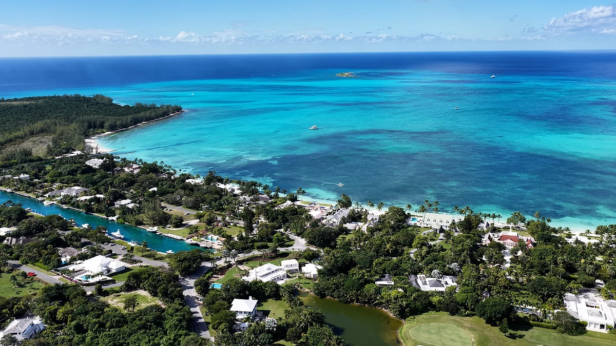 Vue aérienne de la skyline d'hôtels à Nassau, Bahamas