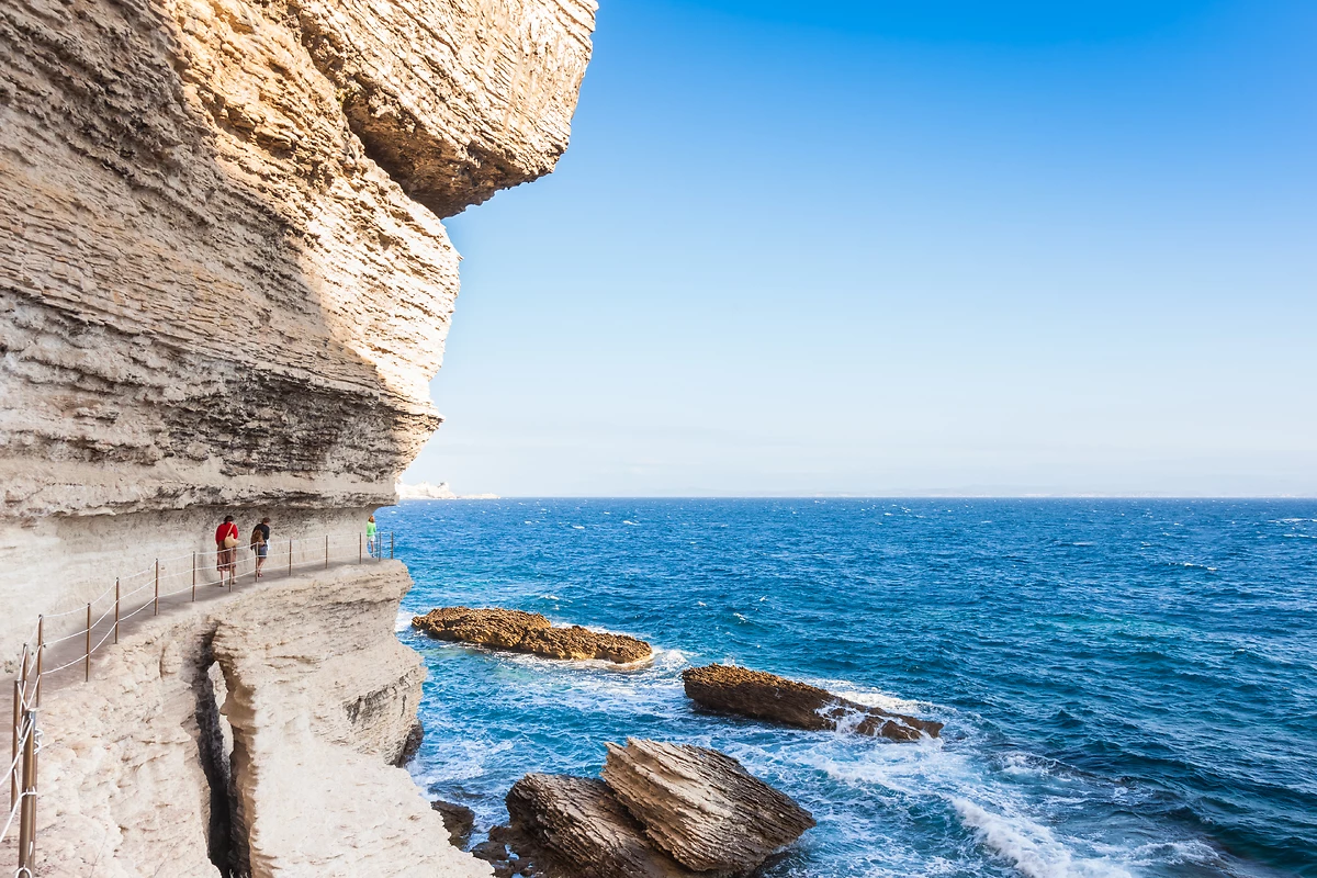 Escalier du roi Aragon dans les falaises de Bonifacio, Corse, France