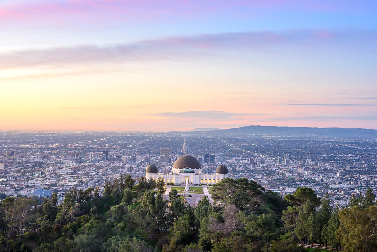 L'observatoire Griffith et Los Angeles au lever du soleil, Californie