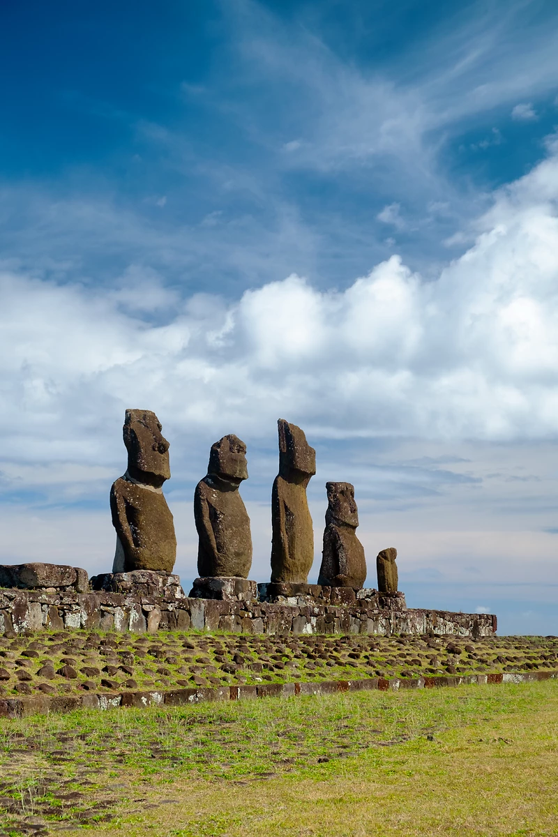 Hanga Roa Ahu Tahai Moai - Chili - Ile De Paques 