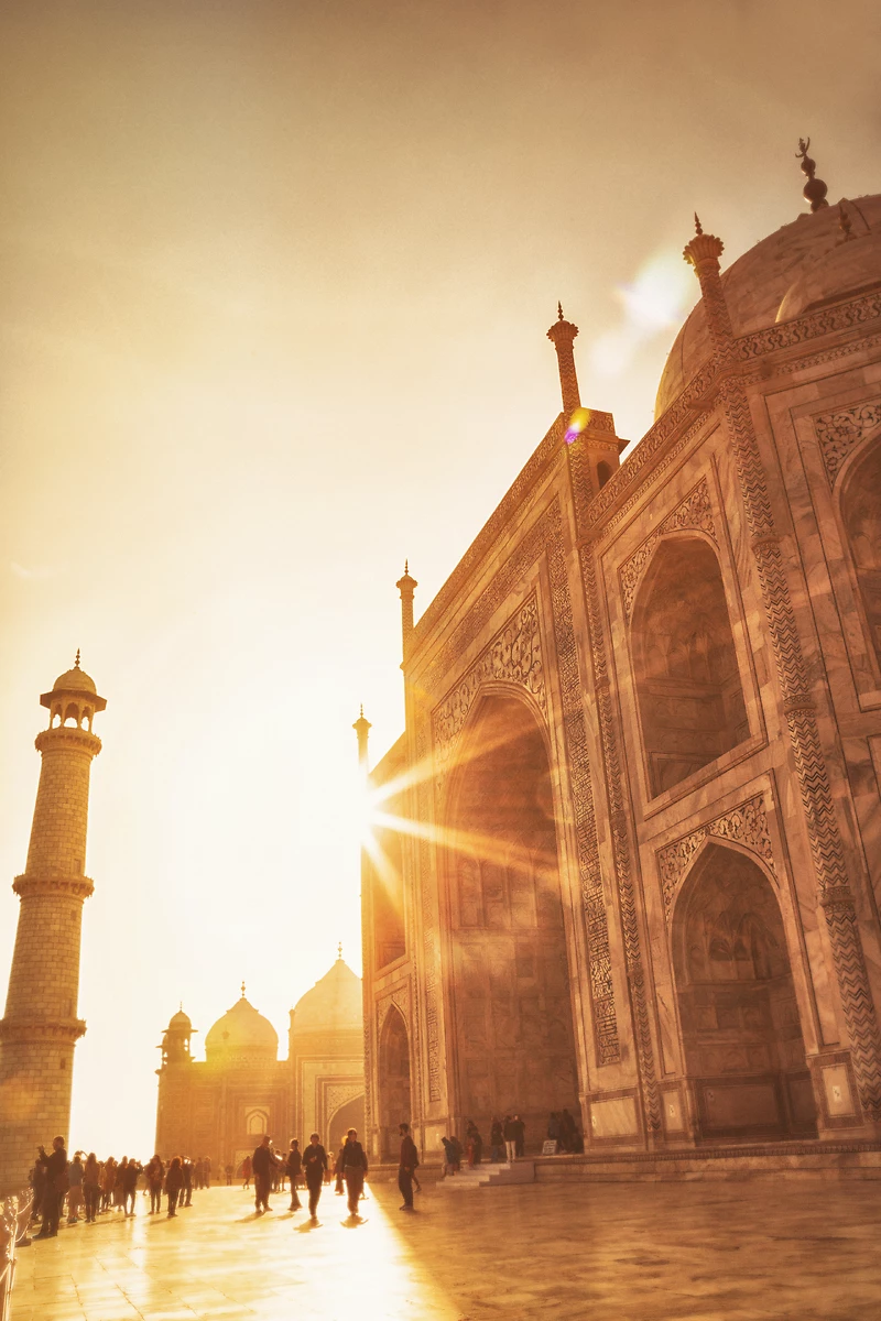Soleil éclairant le Taj Mahal, Agra, Inde