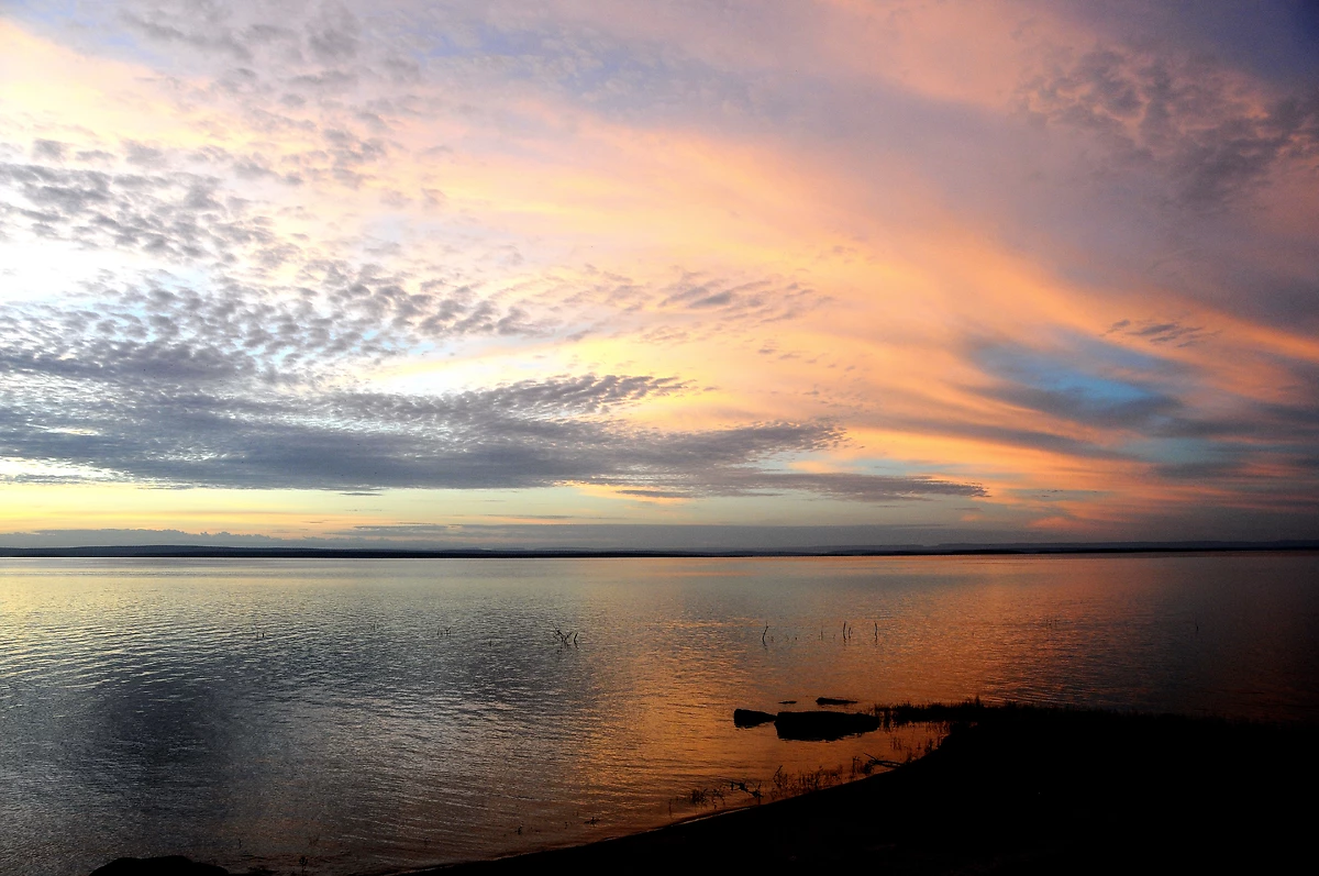 Lac Kariba au lever du soleil, Zimbabwe