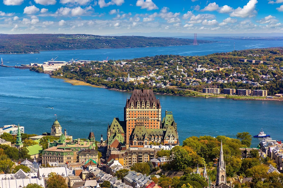 Vue aérienne panoramique de la ville de Québec et du château de Frontenac, Canada