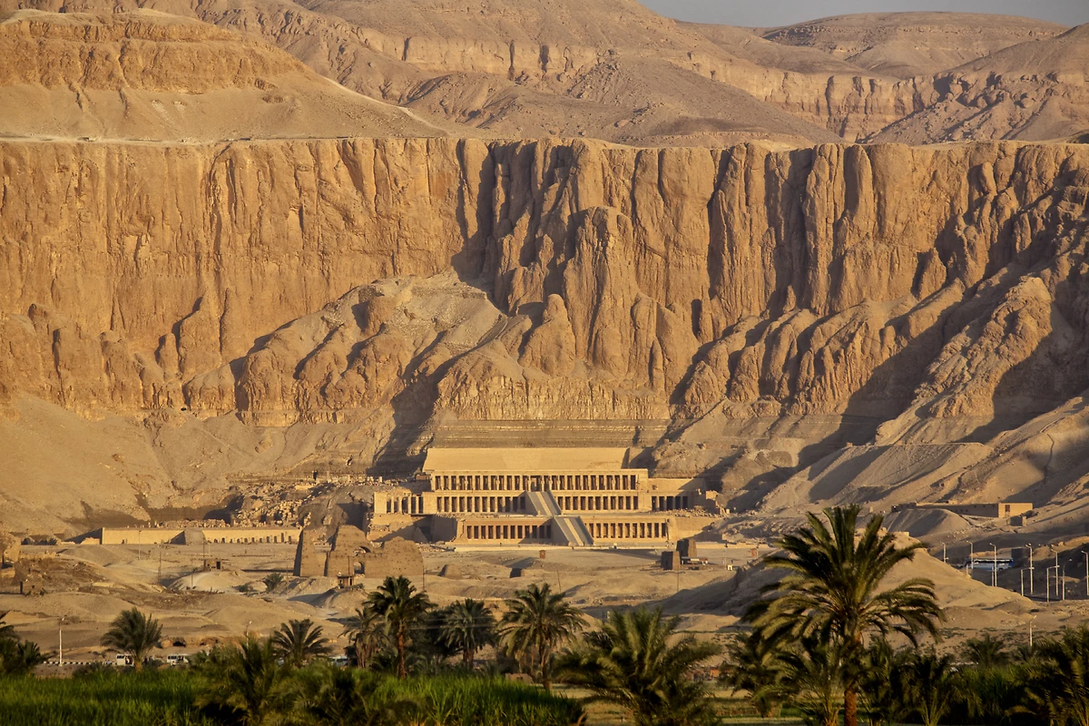 Vue aérienne du temple d'Hatshepsout, Louxor, Égypte