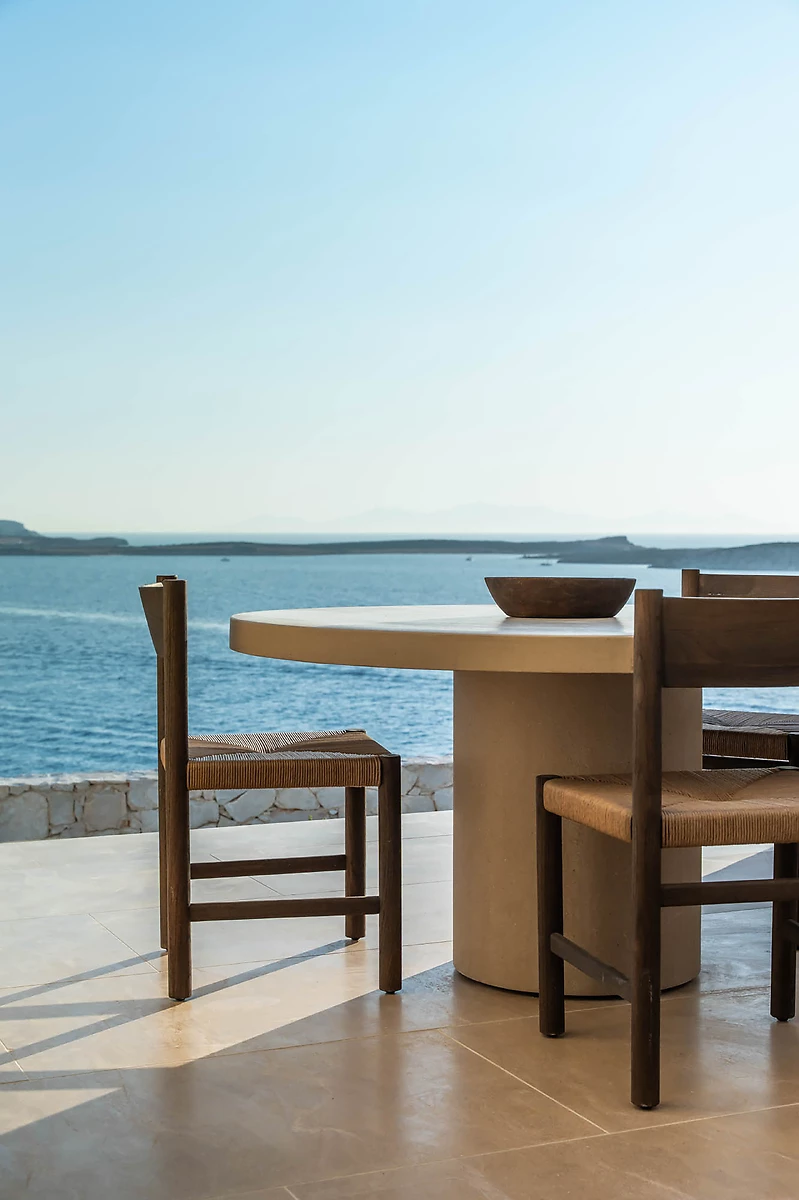 Table vue mer, Luura Cliff