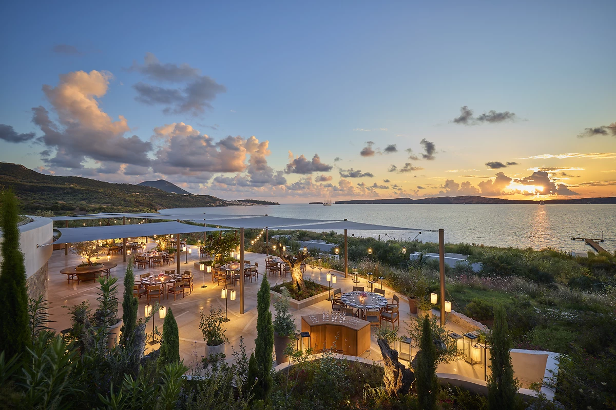 Oliveraie de nuit, Mandarin Oriental Costa Navarino