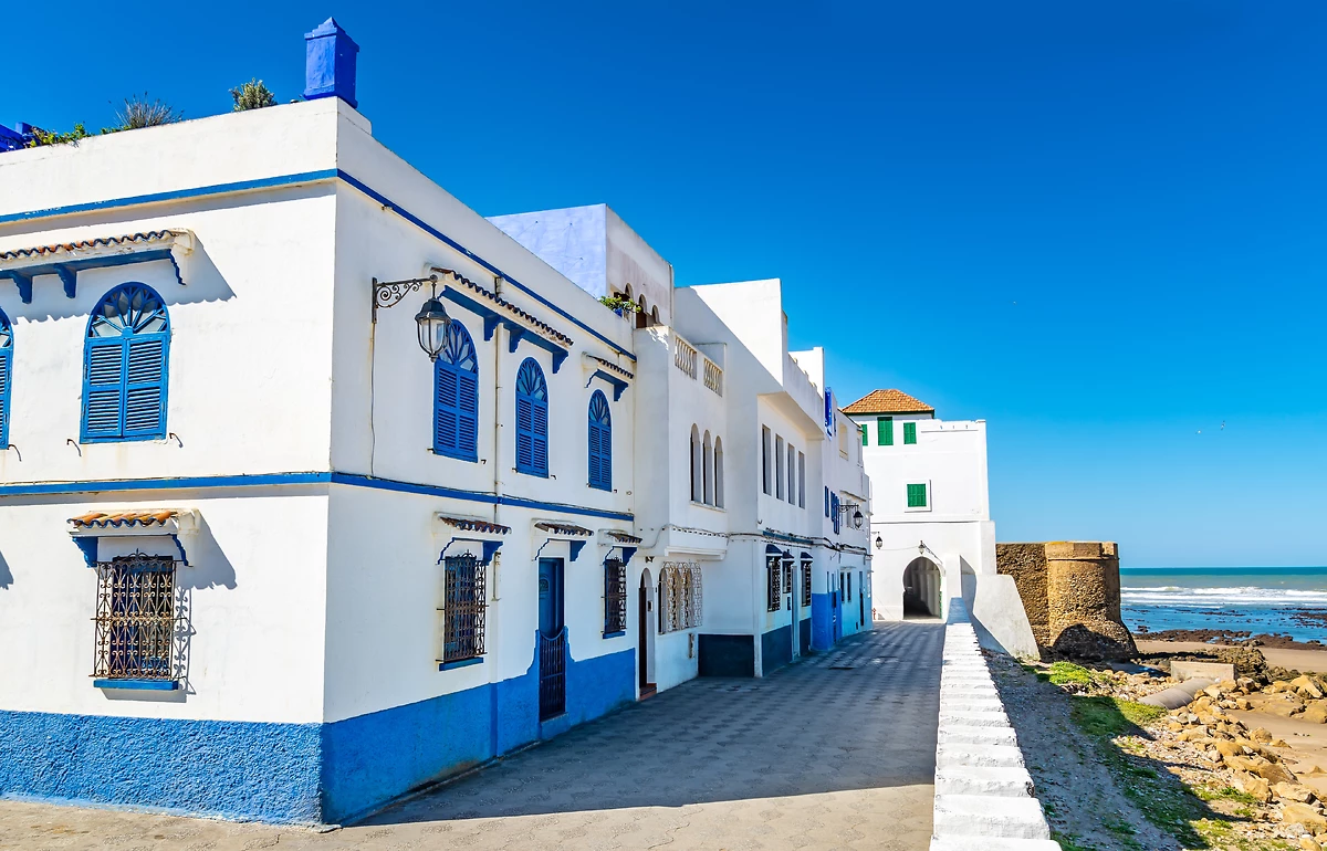 Belle vue sur la rue avec une architecture arabe, Asilah
